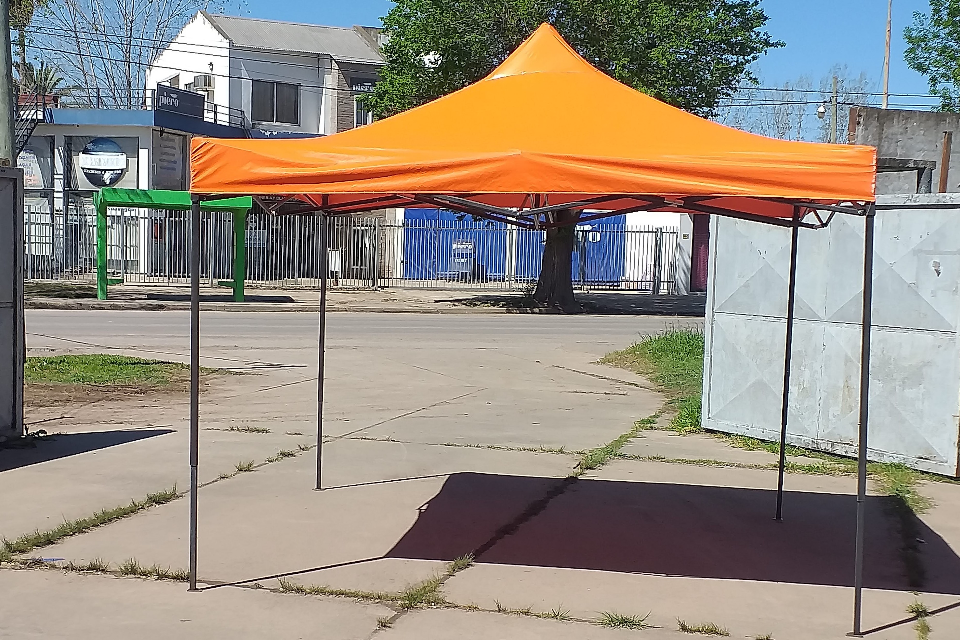 gazebo naranja