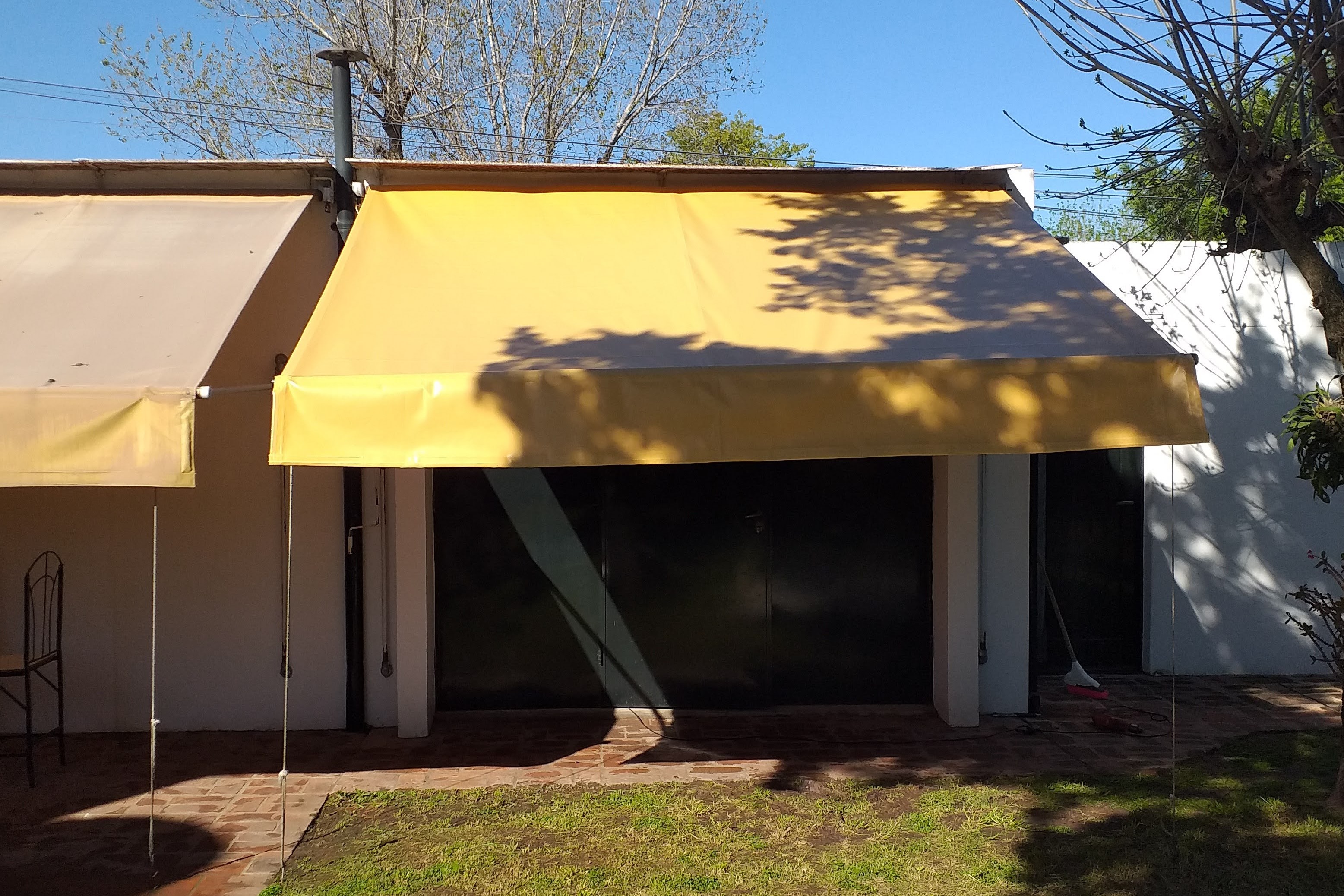 toldo amarillo